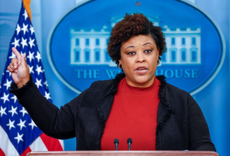 &copy; Reuters. FILE PHOTO: Shalanda Young, Director of the Office of Management and Budget, speaks to the media during the daily press briefing at the White House in Washington, U.S., September 29, 2023. REUTERS/Evelyn Hockstein/File Photo