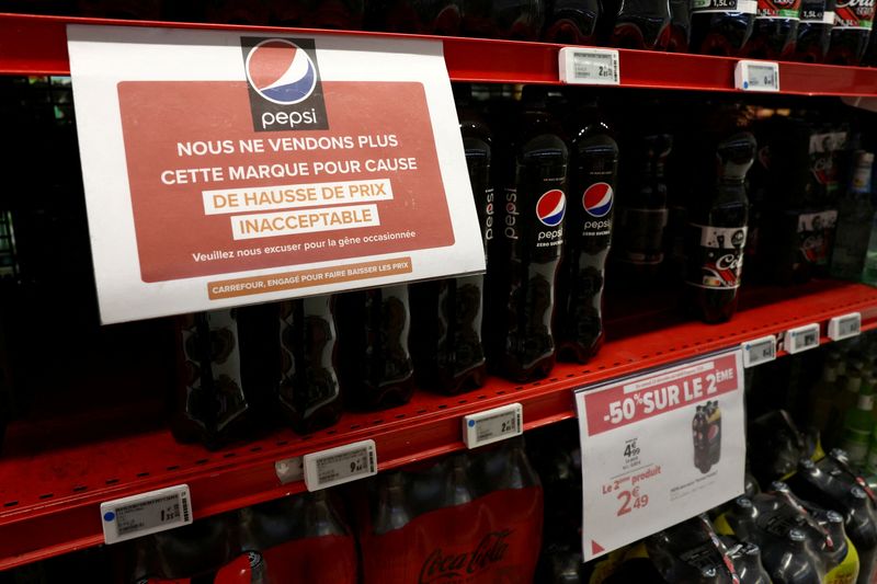 &copy; Reuters. A sign reading "We are no longer selling this brand due to unacceptable price increases. We apologize for the inconvenience caused." is seen on a shelf for PepsiCo product Pepsi at a Carrefour hypermarket in Paris, France, January 4, 2024. REUTERS/Stephan