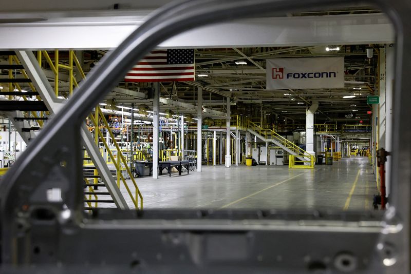 &copy; Reuters. FILE PHOTO: Foxconn's electric vehicle manufacturing facility is seen through the window of an unfinished Lordstown Motors Endurance electric pick-up truck in Lordstown, Ohio, U.S. November 30, 2022. REUTERS/Quinn Glabicki/File Photo