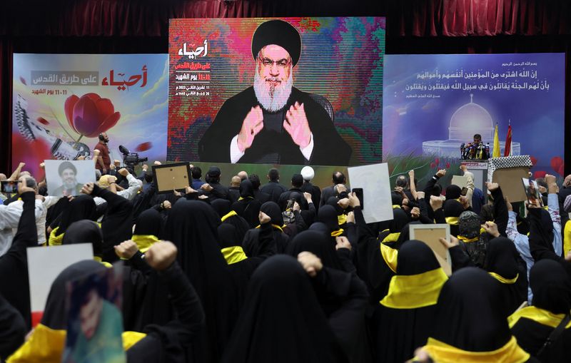 &copy; Reuters. Lebanon's Hezbollah leader Sayyed Hassan Nasrallah addresses his supporters through a screen during a rally commemorating the annual Hezbollah Martyrs' Day, in Beirut's southern suburbs, Lebanon November 11, 2023. REUTERS/Aziz Taher