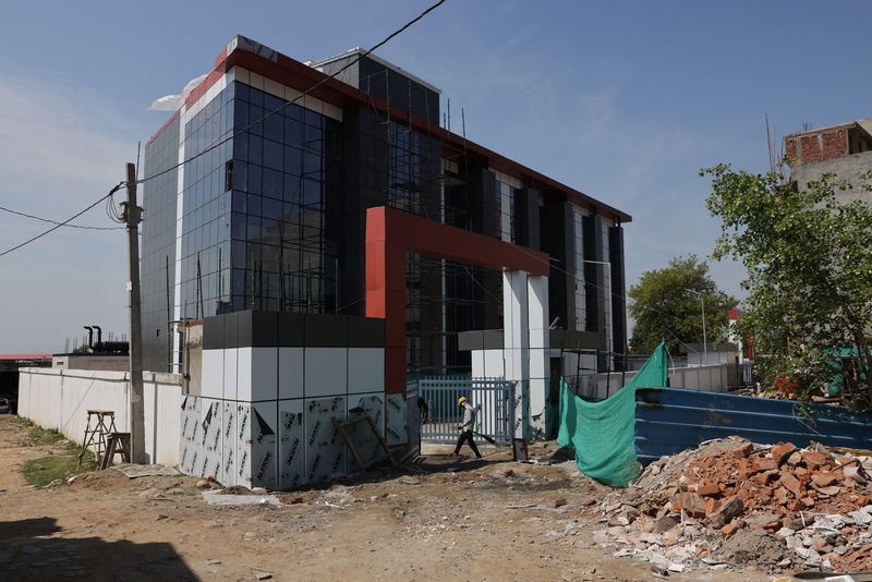 &copy; Reuters. منظر عام لمبنى يضم معملا لاختبار الأدوية قرب إقليم جامو بالهند في يوم 29 مارس نيسان 2023 . تصوير : أنوشري فادنافيس - رويترز .   