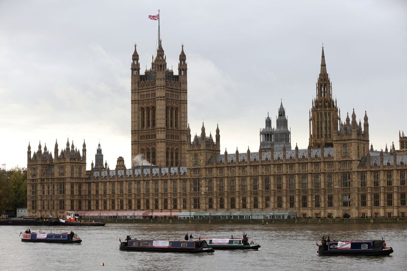 &copy; Reuters. FILE PHOTO: Boats sound their horns as they pass the Palace of Westminster as part of the Fund Britain's Waterways's campaign against inadequate funding for British waterways, in Westminster, London, Britain, November 14, 2023. REUTERS/Hollie Adams/File P