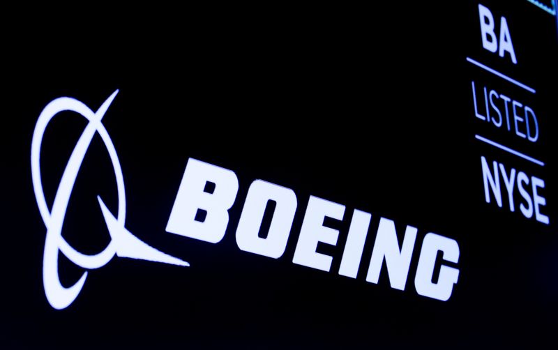 © Reuters. FILE PHOTO: The Boeing logo is displayed on a screen, at the New York Stock Exchange (NYSE) in New York, U.S., August 7, 2019. REUTERS/Brendan McDermid