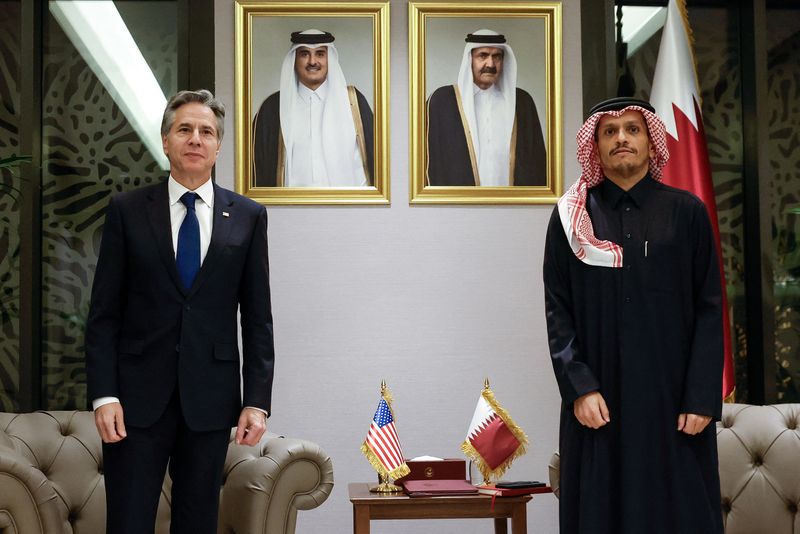 &copy; Reuters. رئيس الوزراء القطري الشيخ محمد بن عبد الرحمن آل ثاني خلال اجتماع مع رئيس الخارجية الأمريكية أنتوني بلينكن في الدوحة يوم الأحد. صورة لرويترز 