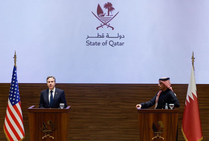 &copy; Reuters. U.S. Secretary of State Antony Blinken and Qatar's Prime Minister and Foreign Minister Sheikh Mohammed bin Abdulrahman Al Thani attend a press conference, during Blinken's week-long trip aimed at calming tensions across the Middle East, in Doha, Qatar, Ja