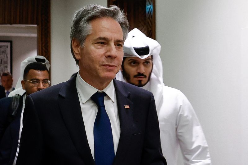 &copy; Reuters. U.S. Secretary of State Antony Blinken walks to meet with Qatar's Prime Minister and Foreign Minister Sheikh Mohammed bin Abdulrahman Al Thani, during Blinken's week-long trip aimed at calming tensions across the Middle East, in Doha, Qatar, January 7, 20