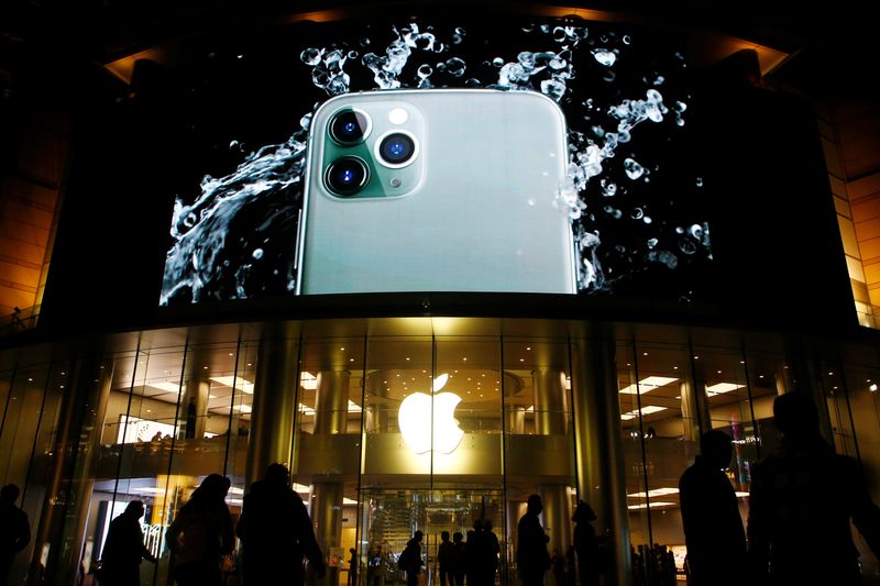 &copy; Reuters. FILE PHOTO: A screen displaying an advertisement for iPhone 11 Pro is seen outside an Apple store in Beijing, China October 31, 2019. REUTERS/Florence Lo/File Photo