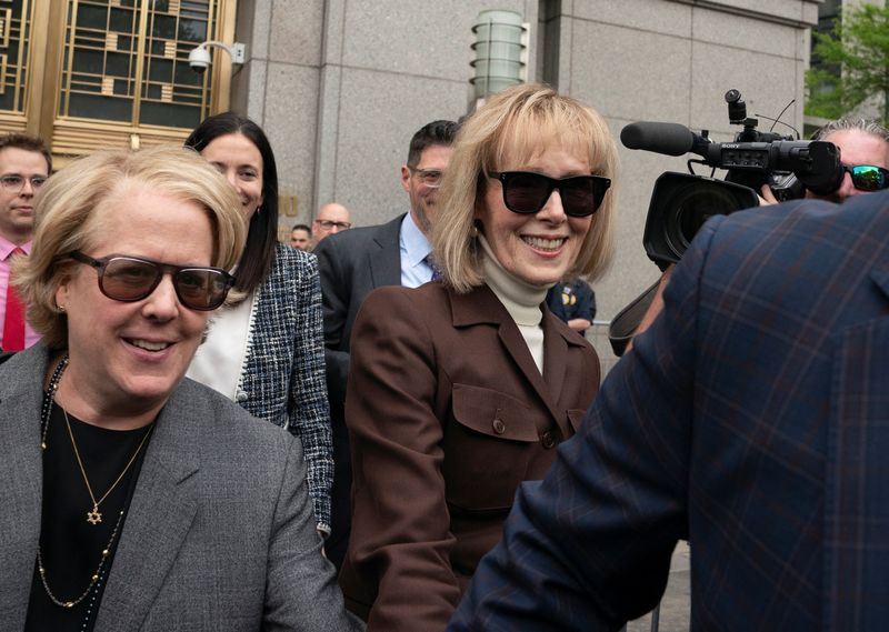 &copy; Reuters. E. Jean Carroll exits the Manhattan Federal Court following the verdict in the civil rape accusation case against former U.S. President Donald Trump, in New York City, U.S., May 9, 2023.  REUTERS/David Dee Delgado/ File Photo