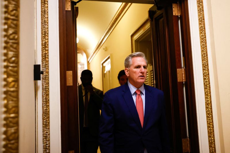 © Reuters. Former Speaker of the House Kevin McCarthy (R-CA) leaves the House of Representatives on Capitol Hill in Washington, U.S. November 1, 2023. REUTERS/Julia Nikhinson/File Photo