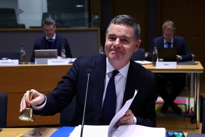 &copy; Reuters. FILE PHOTO: Irish Minister for Public Expenditure Paschal Donohoe rings a bell as Eurogroup President at the beginning of the Eurozone finance ministers meeting in Brussels, Belgium December 7, 2023. REUTERS/Yves Herman/File Photo