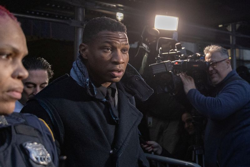 &copy; Reuters. FILE PHOTO: Actor Jonathan Majors walks outside the court after the jury found him guilty in his assault and harassment case at Manhattan Criminal Court in New York City, U.S., December 18, 2023. REUTERS/Jeenah Moon/File Photo
