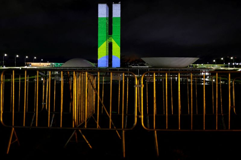&copy; Reuters. Foto del domingo de la bandera de Brasil proyectada en el edificio del Congreso Nacional en Brasilia 
Ene 7, 2024. REUTERS/Ueslei Marcelino/ 
