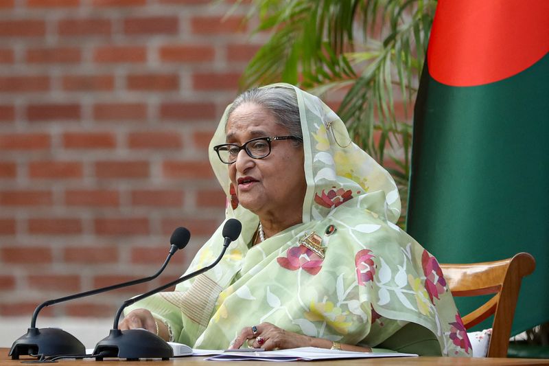 © Reuters. Sheikh Hasina, the newly elected Prime Minister of Bangladesh and Chairperson of Bangladesh Awami League, speaks during a meeting with foreign observers and journalists at the Prime Minister's residence in Dhaka, Bangladesh, January 8, 2024. REUTERS/Mohammad Ponir Hossain
