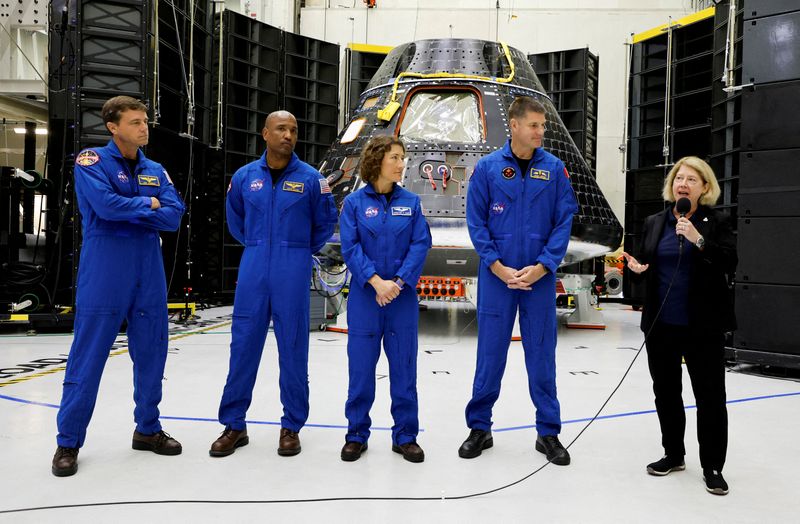 &copy; Reuters. FILE PHOTO: Astronauts for NASA's Artemis II mission stand in front of their Orion crew capsule, expected to carry Reid Wiseman, commander, Victor Glover, pilot, and mission specialists Christina Hammock Koch and Jeremy Hansen, with the Canadian Space Age
