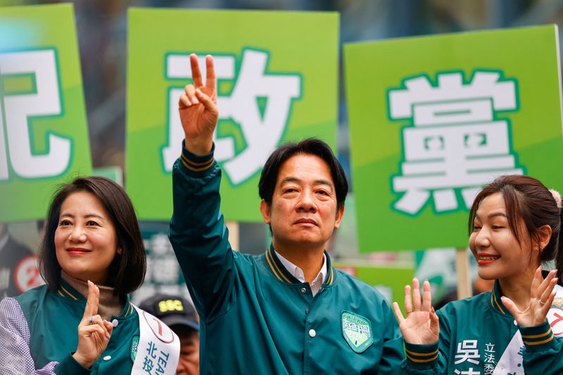 &copy; Reuters. Lai Ching-te, Taiwan's vice president and the ruling Democratic Progressive Party's (DPP) presidential candidate gestures at an election campaign event in Taipei City, Taiwan January 3, 2024.  REUTERS/Ann Wang