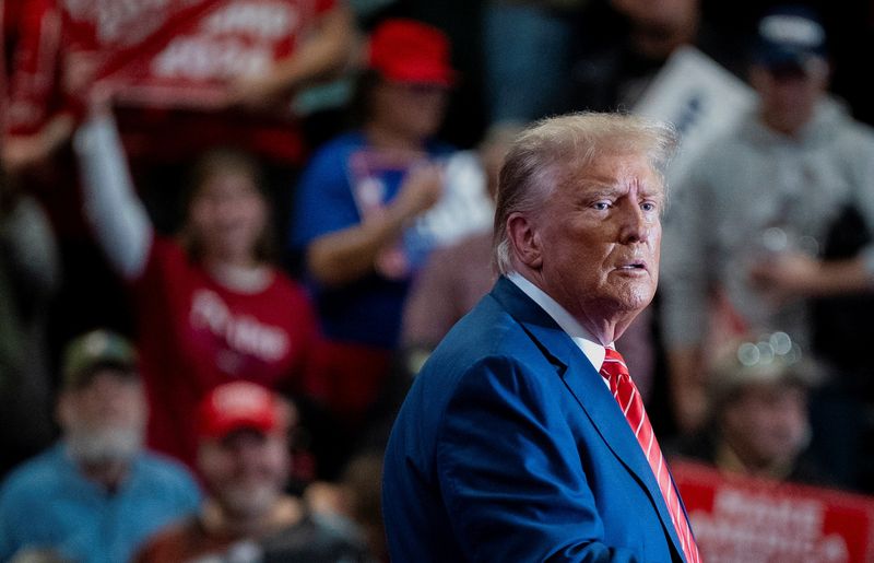 &copy; Reuters. FILE PHOTO: Former U.S. President and Republican presidential candidate Donald Trump campaigns, in Clinton, Iowa, U.S., January 6, 2024. REUTERS/Cheney Orr/File Photo