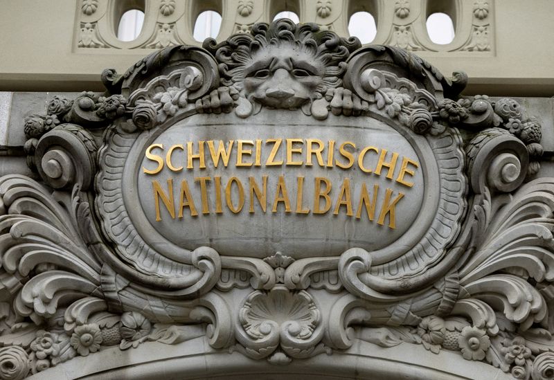 &copy; Reuters. 　１月９日、スイス国立銀行（中央銀行）は２０２３年に３０億スイスフラン（３５億４０００万ドル）の損失を計上したと発表した。写真は昨年１２月、ベルンで撮影（２０２４年　ロイ