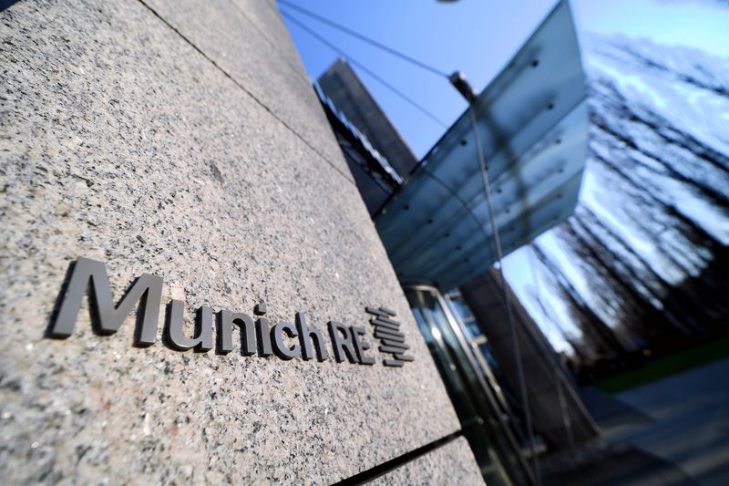 &copy; Reuters. Le logo du groupe Munich Re à Munich, en Allemagne. /Photo prise le 4 avril 2020/REUTERS/Andreas Gebert