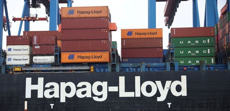 &copy; Reuters. حاويات تظهر علي سفينة تابعة لشركة شركة هاباج لويد في ألمانيا يوم 31 مارس أذار 2023. تصوير: فيل نوبل - رويترز.