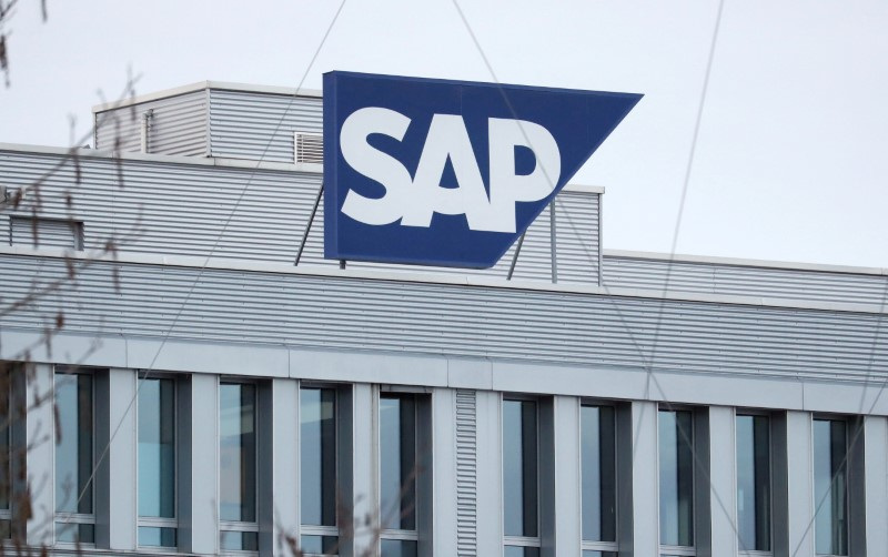&copy; Reuters. FILE PHOTO: The logo of German software group SAP is pictured at the headquarters of SAP (Schweiz) AG in Regensdorf, Switzerland January 22, 2021.REUTERS/Arnd Wiegmann/File Photo 