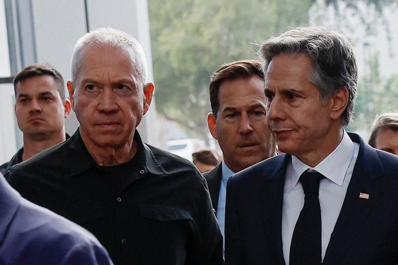 &copy; Reuters. Le secrétaire d'État américain Antony Blinken et le ministre israélien Benny Gantz se rencontrent à la Kirya, à Tel Aviv, Israël, lors de son voyage d'une semaine visant à apaiser les tensions au Moyen-Orient. /Photo prise le 9 janvier 2024/REUTER