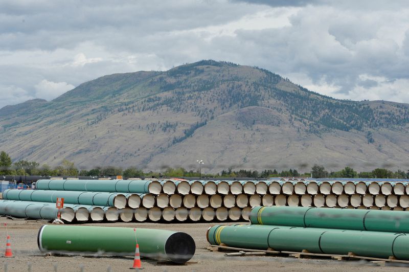 &copy; Reuters. FILE PHOTO: A pipe yard servicing government-owned oil pipeline operator Trans Mountain is seen in Kamloops, British Columbia, Canada June 7, 2021. REUTERS/Jennifer Gauthier/File Photo