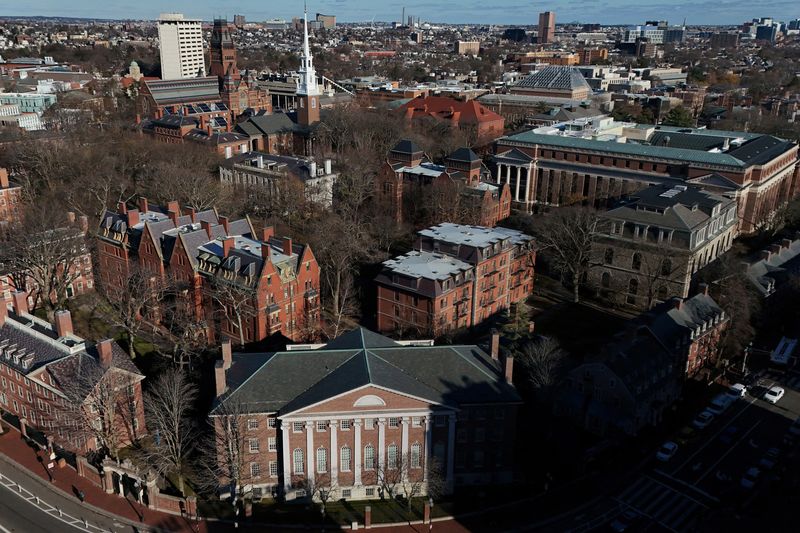 &copy; Reuters. FILE PHOTO: Harvard University sits as leaders of various universities, including Harvard President Claudine Gay, have taken heat from both Jewish communities, which have said they are tolerating antisemitism, and Pro-Palestinian groups, which have accuse