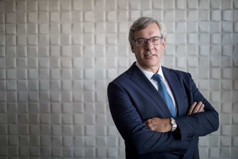 &copy; Reuters. FILE PHOTO: Royal Bank of Canada CEO David McKay poses for a portrait at the Thomson Reuters office in Toronto, Ontario, Canada September 28, 2017. REUTERS/Gary He/File Photo
