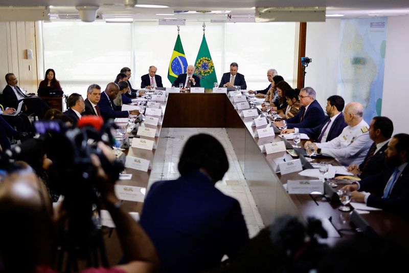&copy; Reuters. Presidente Luiz Inácio Lula da Silva faz reunião com ministros em Brasília sobre a crise humantária dos yanomami
09/01/2024
REUTERS/Ueslei Marcelino