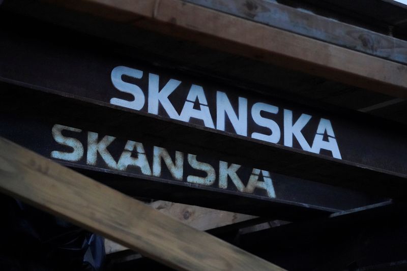 &copy; Reuters. FILE PHOTO: Skanska logos are seen printed on steel beams undergirding the Sixth Street Viaduct replacement project in Downtown Los Angeles, California, U.S., August 11, 2021. REUTERS/Bing Guan/File Photo