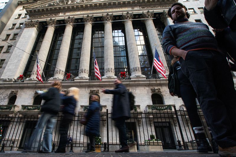 &copy; Reuters. FILE PHOTO: People walk outside the New York Stock Exchange in New York, U.S., December 29, 2023. REUTERS/Eduardo Munoz/File Photo