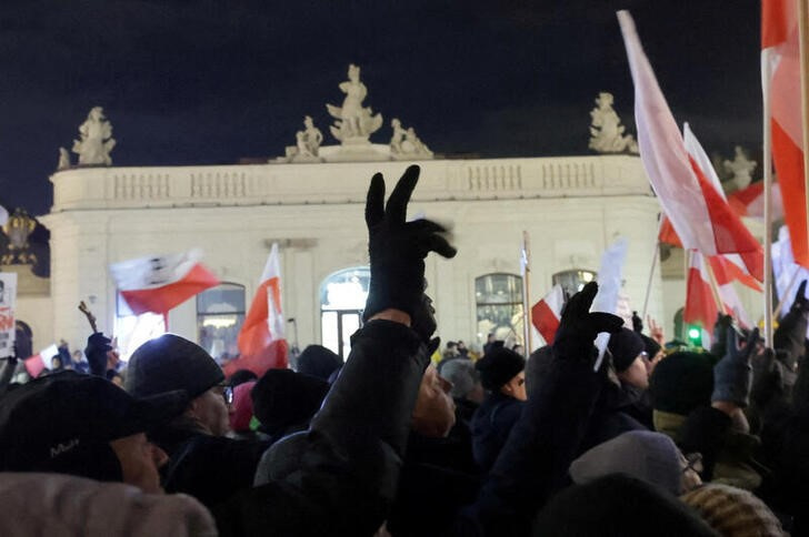 &copy; Reuters. Manifestação em apoio ao ex-ministro Kaminski em Varsóvia
 9/1/2024   Kuba Atys/Agencja Wyborcza.pl via REUTERS