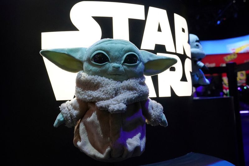 &copy; Reuters. Boneco do Baby Yoda em Nova York
21/02/2020 REUTERS/Carlo Allegri