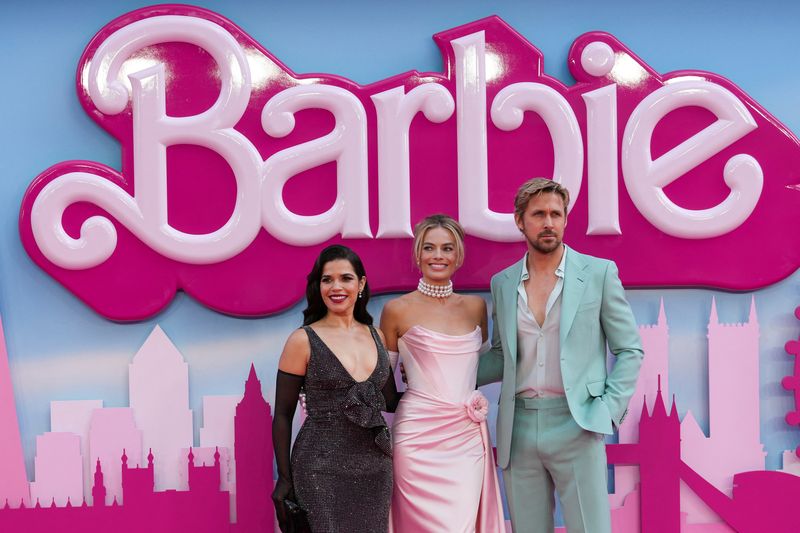 &copy; Reuters. America Ferrera, Margot Robbie and Ryan Gosling attend the European premiere of "Barbie" in London, Britain July 12, 2023. REUTERS/Maja Smiejkowska/File Photo
