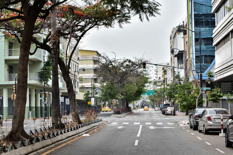 &copy; Reuters. Rua praticamente vazia em Guayaquil durante onda de violência no Equador
10/01/2024
 REUTERS/Vicente Gaibor del Pino