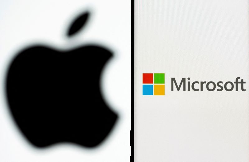 © Reuters. FILE PHOTO: Microsoft logo is seen on the smartphone in front of displayed Apple logo in this illustration taken, July 26, 2021. REUTERS/Dado Ruvic/Illustration/File Photo