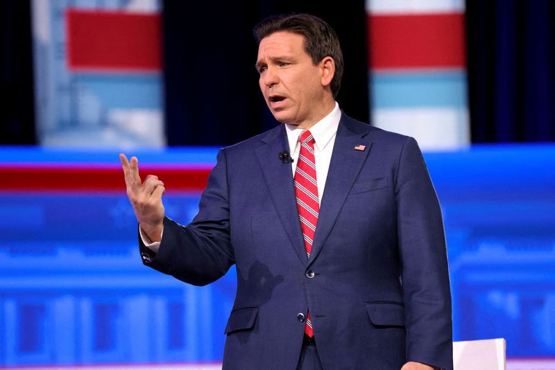 &copy; Reuters. FILE PHOTO: Republican presidential candidate Florida Governor Ron DeSantis participates in a FOX News Channel's Democracy 2024: FOX News Town Hall ahead of the caucus vote in Des Moines, Iowa, U.S., January 9, 2024.  REUTERS/Scott Morgan/File Photo