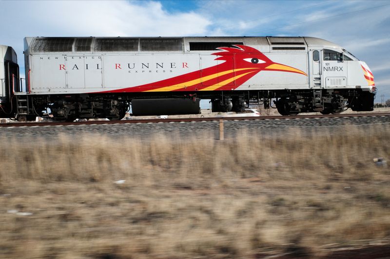 &copy; Reuters. FILE PHOTO: The New Mexico Rail Runner Express, a commuter rail train running between Albuquerque and Santa Fe is pictured, near Santa Fe, New Mexico, U.S., March 14, 2023. REUTERS/Bing Guan/File Photo