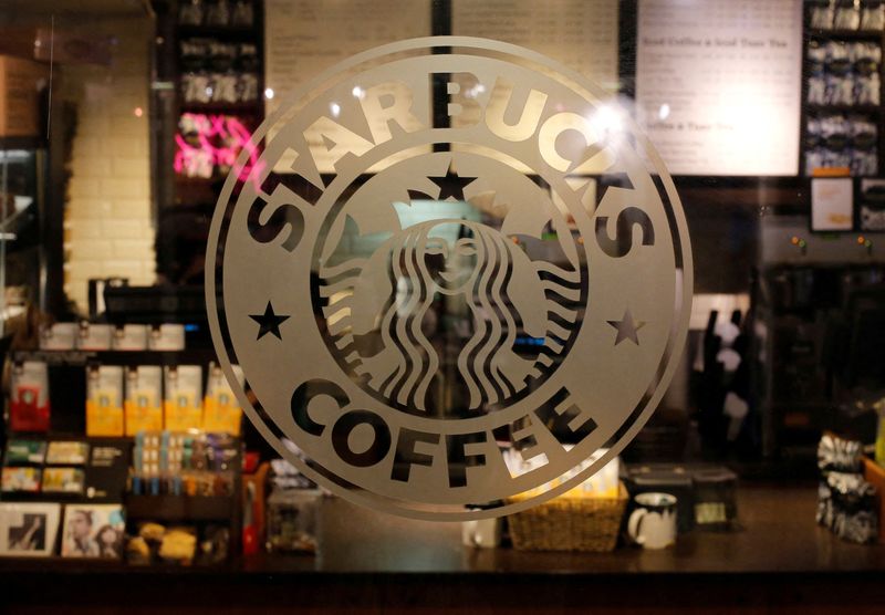 &copy; Reuters. FILE PHOTO: The logo of a Starbucks coffee shop is seen in New York June 25, 2013. REUTERS/Brendan McDermid//File Photo