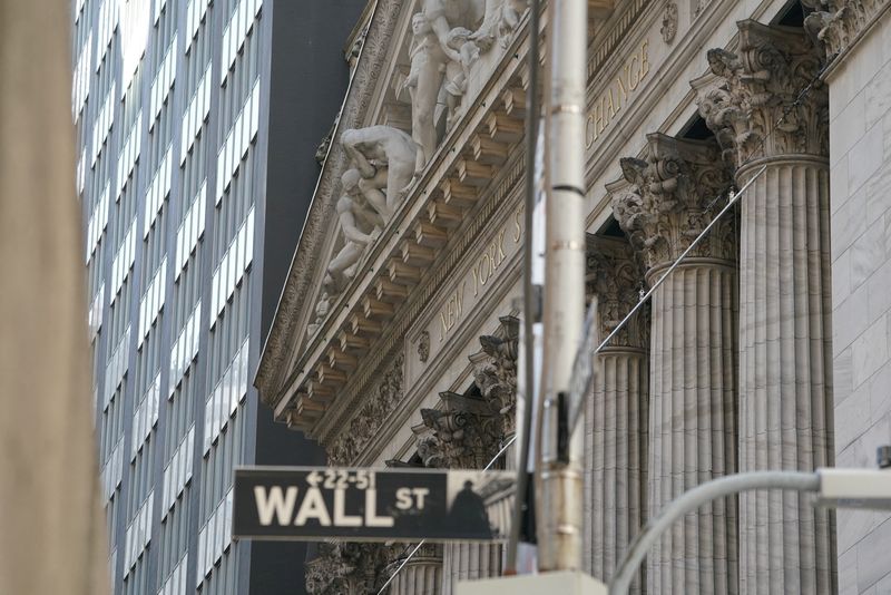 &copy; Reuters. L'extérieur de la Bourse de New York (NYSE) à New York, États-Unis. /Photo d'archive/REUTERS/Bryan R Smith/