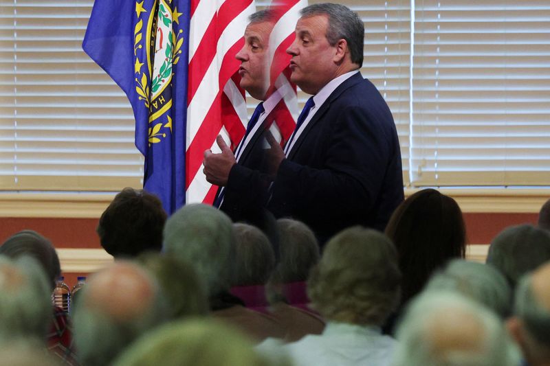 &copy; Reuters. An audience member records as Republican presidential candidate and former New Jersey Governor Chris Christie is reflected in a mirror while speaking at a campaign stop at the RiverWoods Retirement Community in Exeter, New Hampshire, U.S., January 10, 202