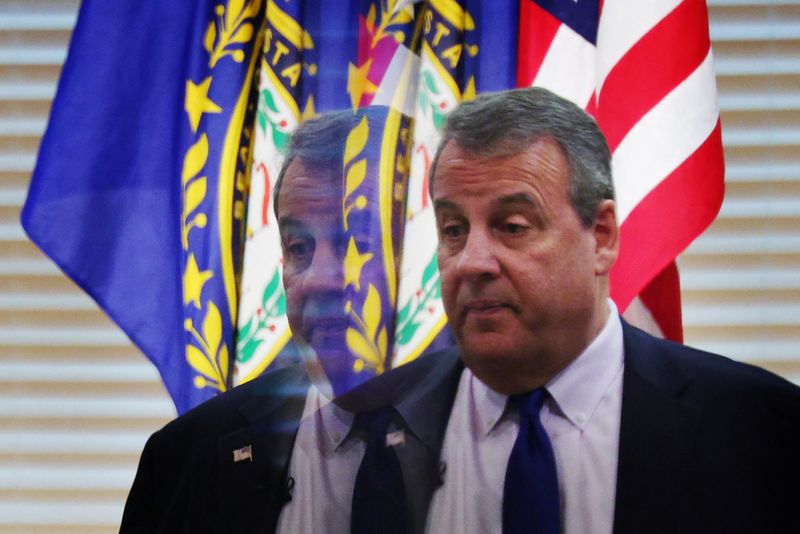 &copy; Reuters. Republican presidential candidate and former New Jersey Governor Chris Christie is reflected in a mirror while speaking at a campaign stop at the RiverWoods Retirement Community in Exeter, New Hampshire, U.S., January 10, 2024.   REUTERS/Brian Snyder