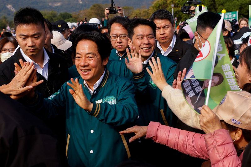 &copy; Reuters. 　１月１１日、中国は台湾総統選・立法委員（国会議員）選を１３日に控え、大多数の台湾人民が「正しい選択」をすることを期待すると表明した。写真は頼清徳氏。昨年１２月、高雄市で