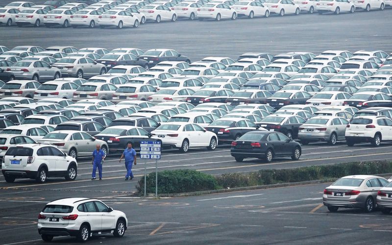 &copy; Reuters. FILE PHOTO: Newly manufactured cars are seen at the automobile terminal in the port of Dalian, Liaoning province, China July 9, 2018.  REUTERS/Stringer/File photo