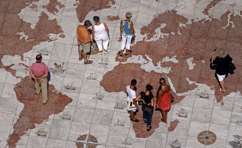 © Reuters. People walk over a world map engraved in marble in Lisbon September 14, 2011 REUTERS/Jose Manuel Ribeiro/File Photo