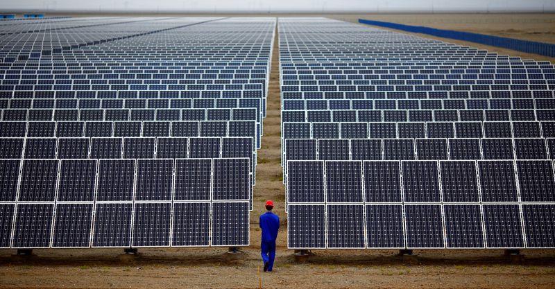 &copy; Reuters. 　１月１１日、国際エネルギー機関（ＩＥＡ）は、世界の再生可能エネルギーの容量が２０３０年までに２．５倍に増加する見通しだが、昨年１２月の第２８回国連気候変動枠組み条約締約