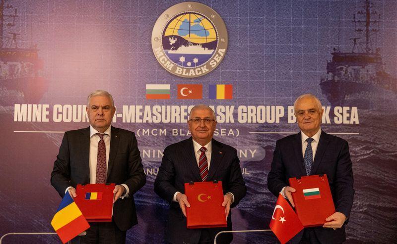 &copy; Reuters. Turkish Defence Minister Yasar Guler, his Romanian counterpart Angel Tilvar and Bulgaria's Deputy Defence Minister Atanas Zapryanov attend a signing ceremony of a memorandum of understanding on establishing a mine countermeasures naval group in the Black 