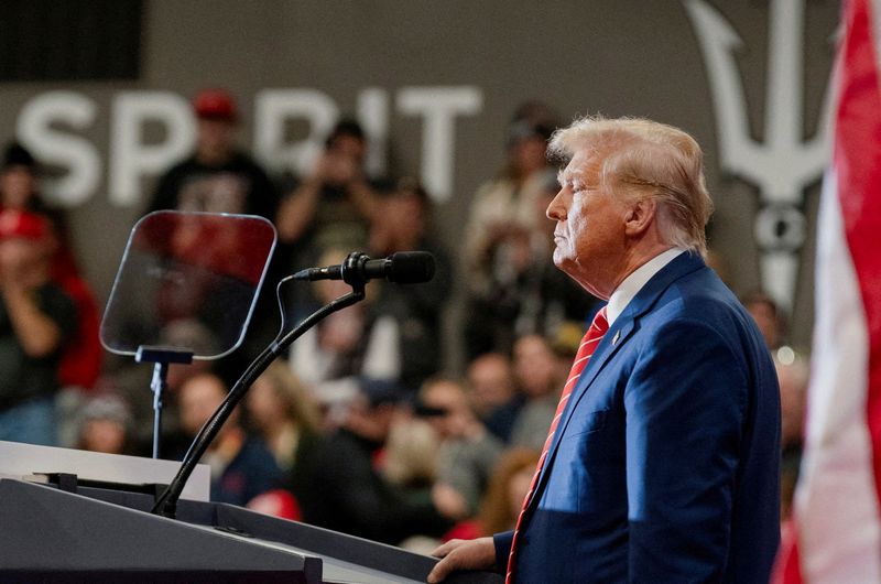 &copy; Reuters. FILE PHOTO: Former U.S. President and Republican presidential candidate Donald Trump campaigns, in Clinton, Iowa, U.S., January 6, 2024. REUTERS/Cheney Orr/File Photo