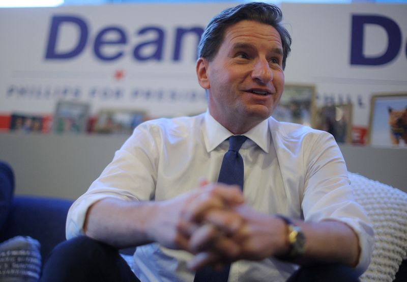 &copy; Reuters. Democratic presidential candidate U.S. Representative Dean Phillips (D-MN) answers a question during an interview with Reuters at his campaign office in Manchester, New Hampshire, U.S., January 8, 2024.   REUTERS/Brian Snyder