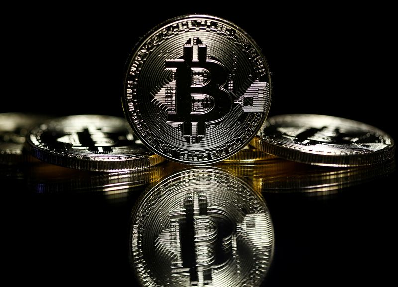 © Reuters. Bitcoins are seen in this illustration picture taken September 27, 2017.  REUTERS/Dado Ruvic/Illustration